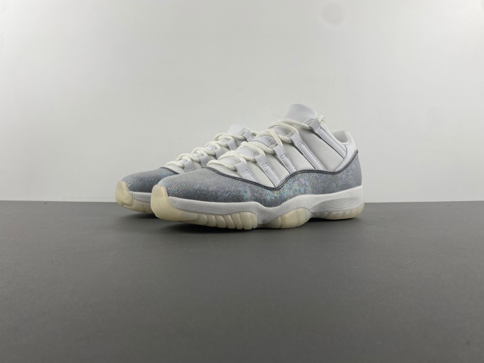 Air Jordan 11 Low HQ7000-001