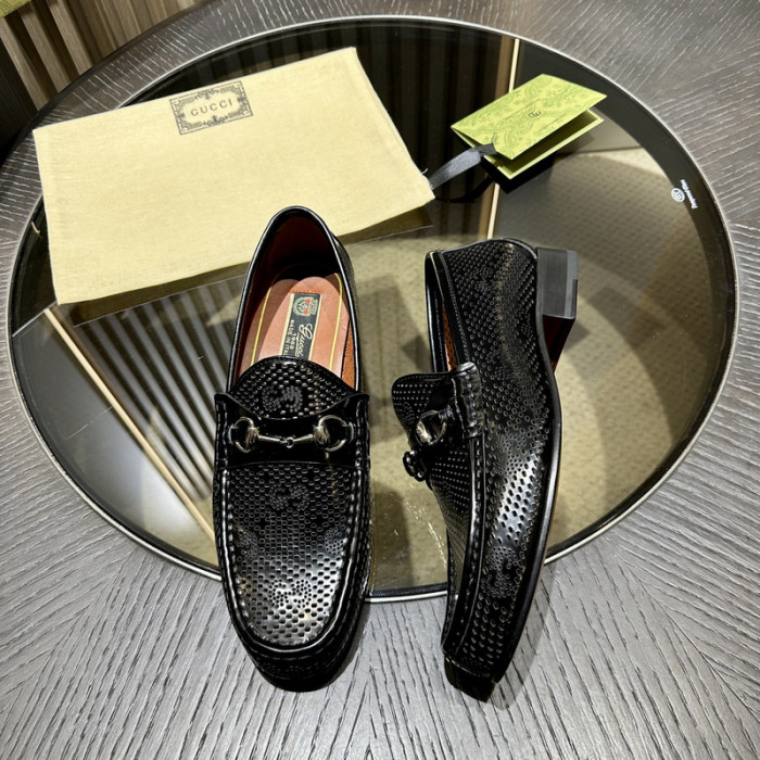 G*u*i loafer