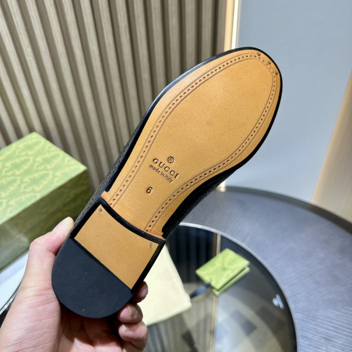 G*u*i loafer