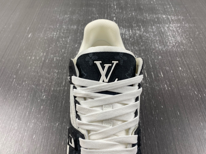 LOU1VTON trainer (EU47)