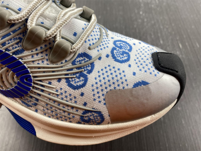 G*u*i1 run sneaker