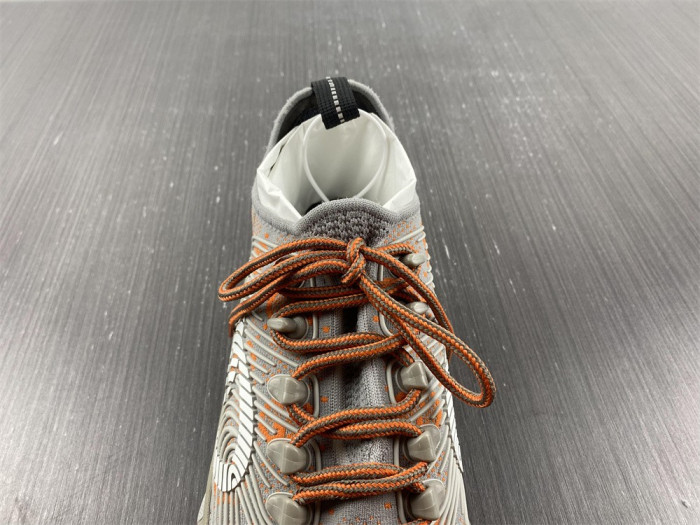 G*u*i1 run sneaker