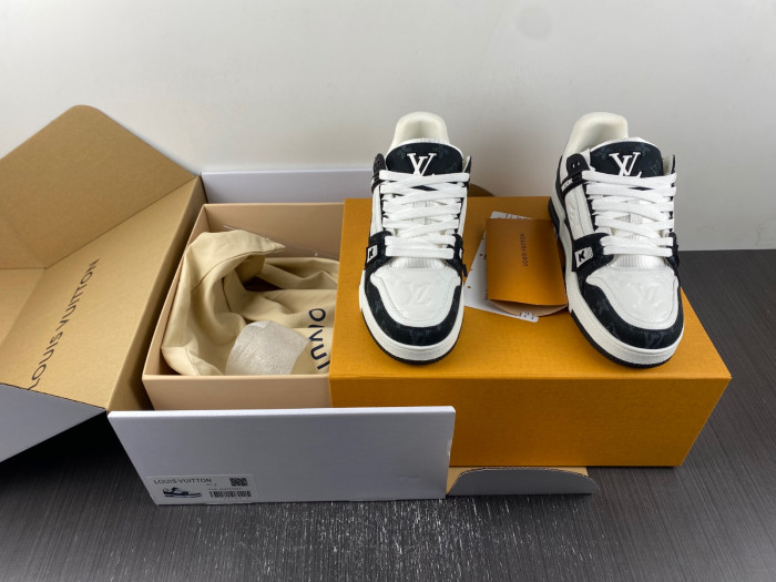 LOU1VTON trainer (EU47)