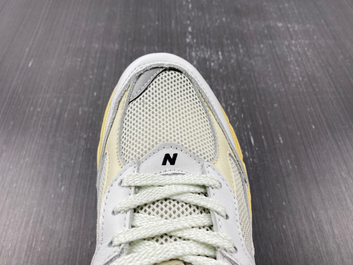 new balance 2002r thisisneverthat white - ml2002rt