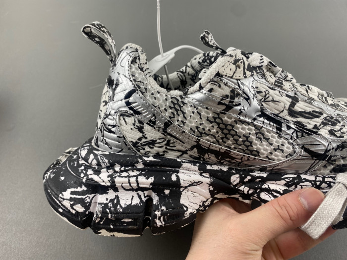 blc* 3xl sneaker