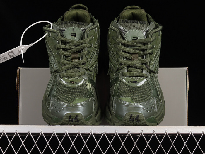 blcg runner sneaker