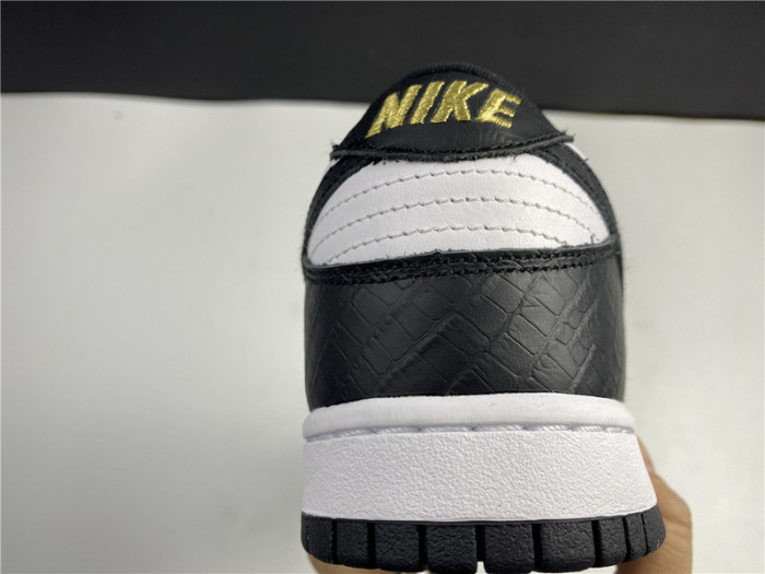 Supre* X Dunk Low OG SB QS 