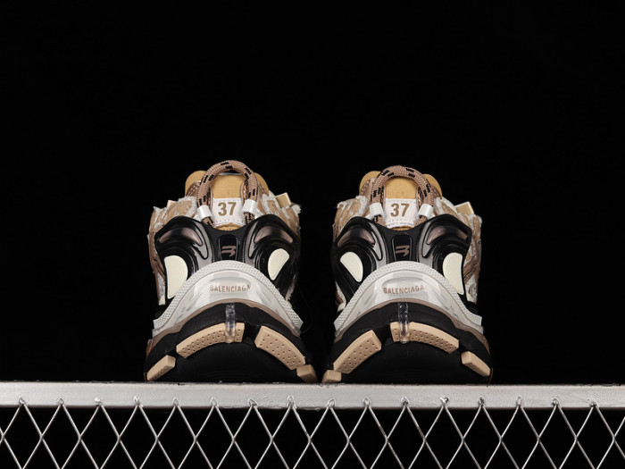 blcg runner sneaker