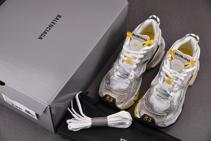 blcg runner sneaker